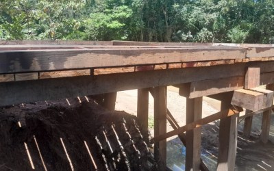 Secretaria de Obras realiza recuperação da ponte da comunidade do Quilombo em Livramento - MT