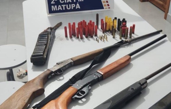 Polícia Militar prende cunhados com espingardas e munições em Matupá