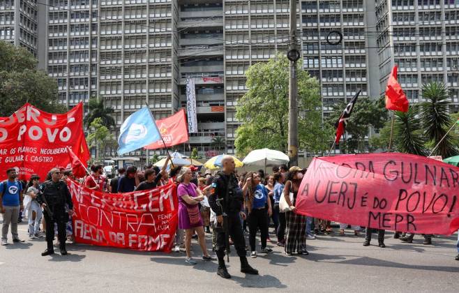 Ocupação da Uerj: Justiça autoriza uso da força policial e multa